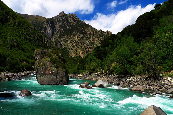 臻品環線，布宮，林芝，巴松措，大峽谷，拉姆拉錯，朗縣，澤當，羊湖6晚7日游