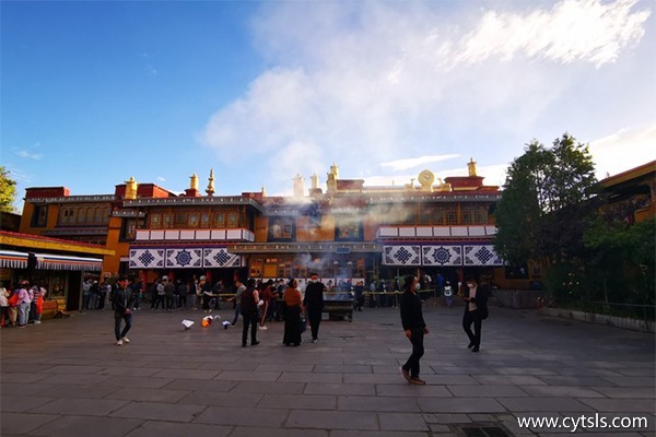 一個人去西藏旅游