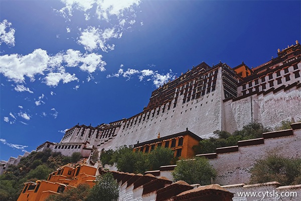 一個(gè)人去西藏旅游