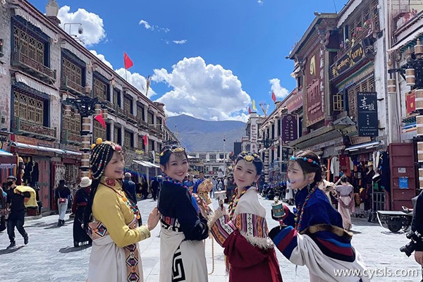 7月跟團在西藏旅游10天費用多少