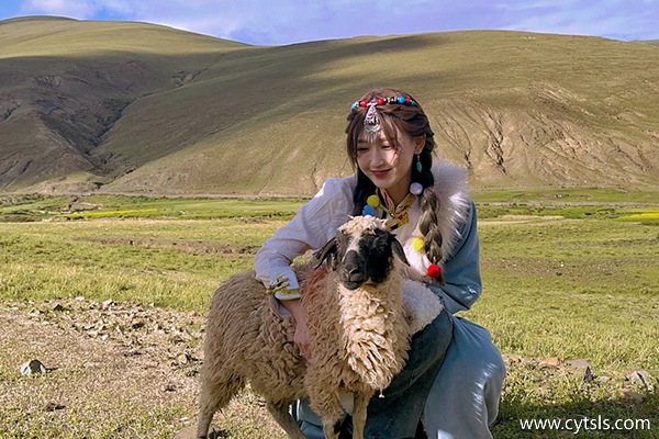 2人淡季去西藏旅游一趟多少錢