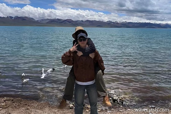 4月花1萬去西藏旅游夠嗎